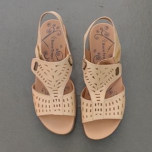 Bare traps sandal